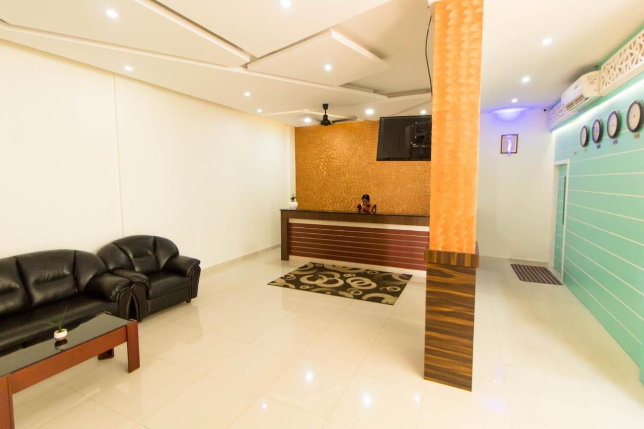 Miracle Residency Hotel Kizhake Chalakudi Exterior photo