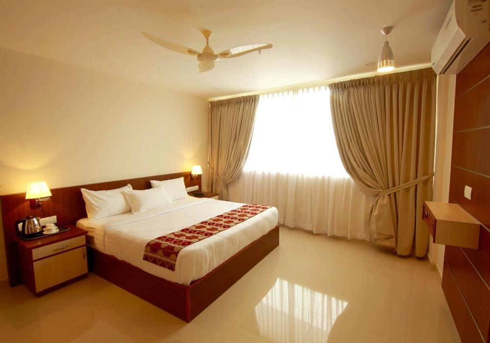 Miracle Residency Hotel Kizhake Chalakudi Exterior photo