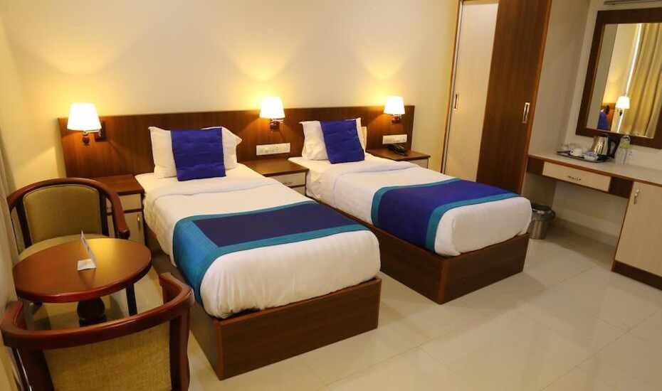 Miracle Residency Hotel Kizhake Chalakudi Exterior photo